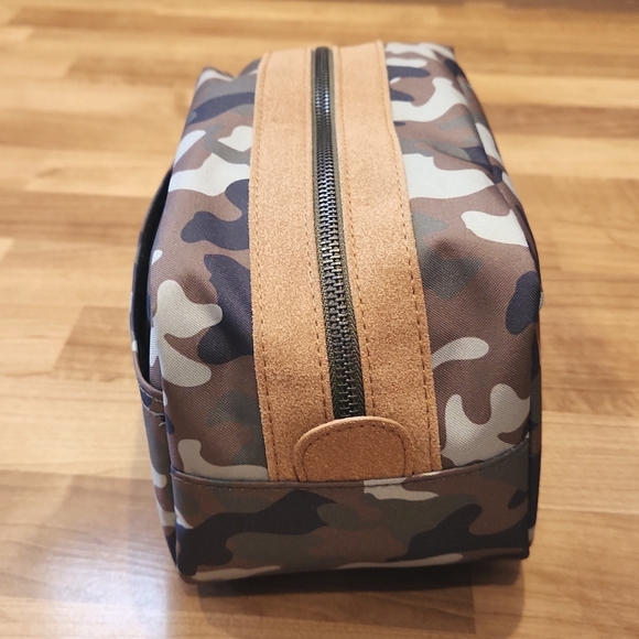 Toiletry Case - Picture 4 of 9